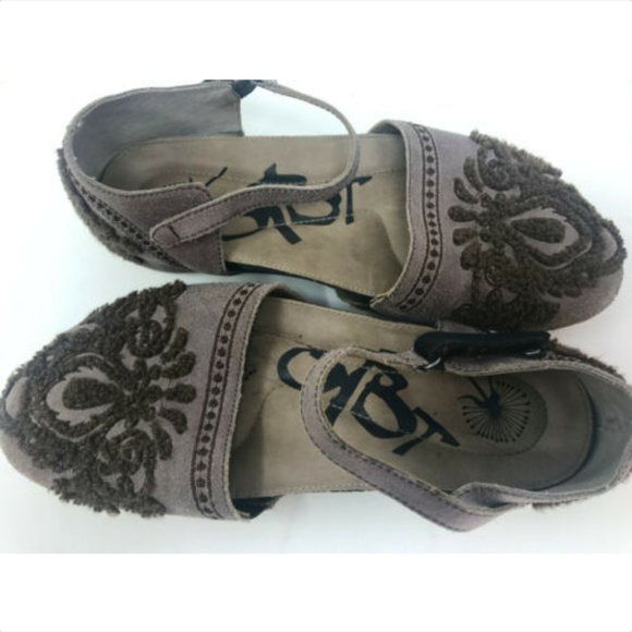 Kalamazoo Embroidered Mary Jane - Picture 5 of 5